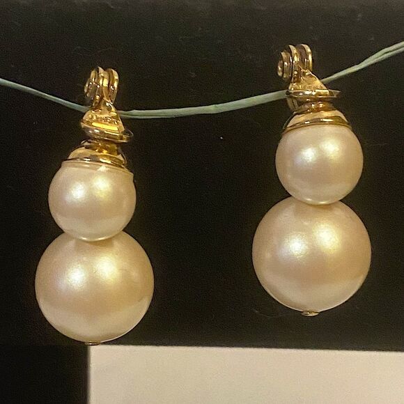 Vintage Double Pearl Drop Clip On Earrings Gold Tone Faux Pearl - Picture 1 of 3